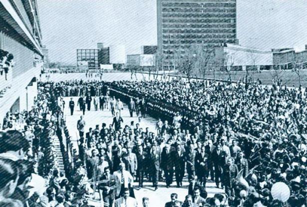 Desde su concepcin como proyecto por parte de dos estudiantes de arquitectura hasta la fecha, Ciudad Universitaria contina reflejando la extraordinaria realidad de la Universidad Nacional Autnoma de Mxico.